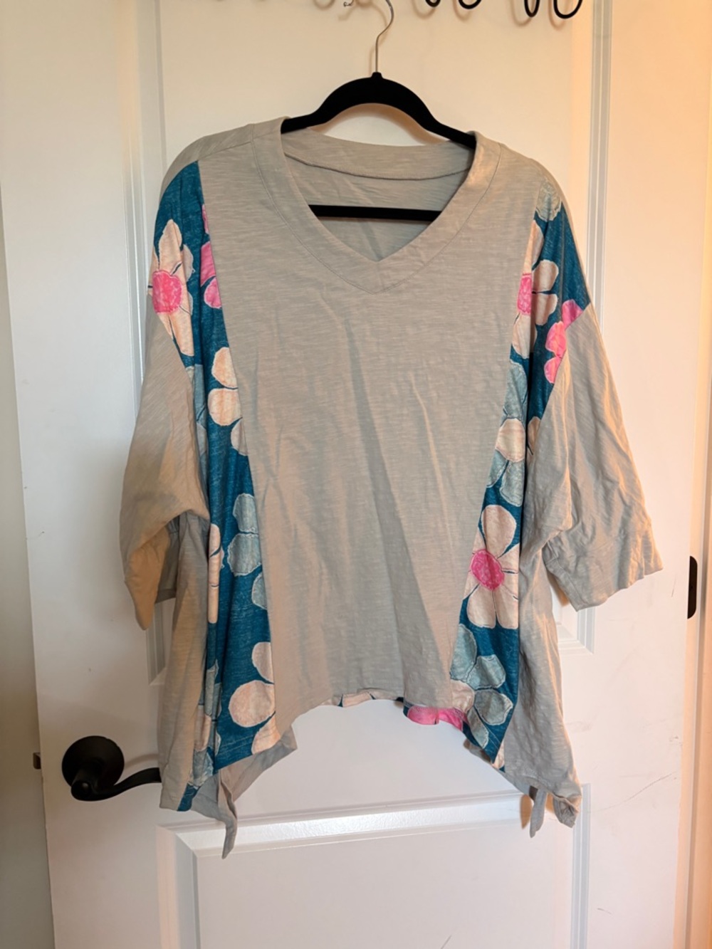 Light Gray V-Neck Floral Sleeve Top